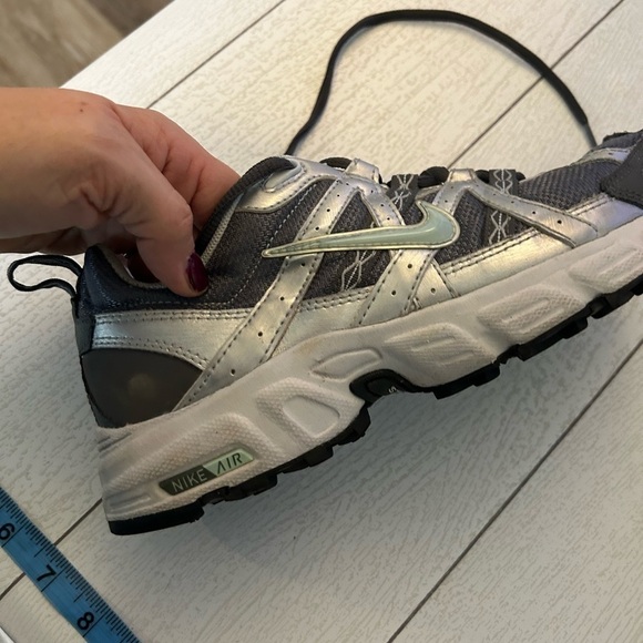 Nike air ladies 8.5 athletic shoes - Picture 4 of 7